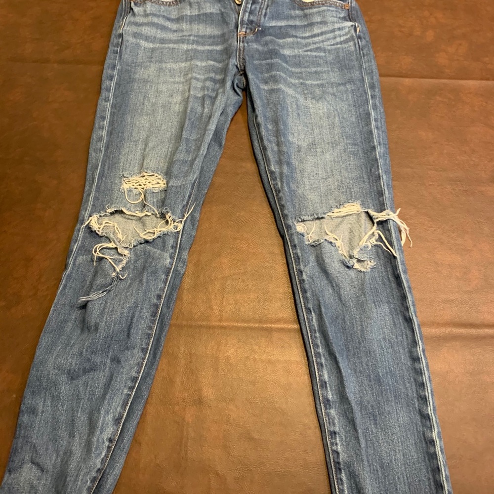 HIGH WAISTED MOM AE JEANS